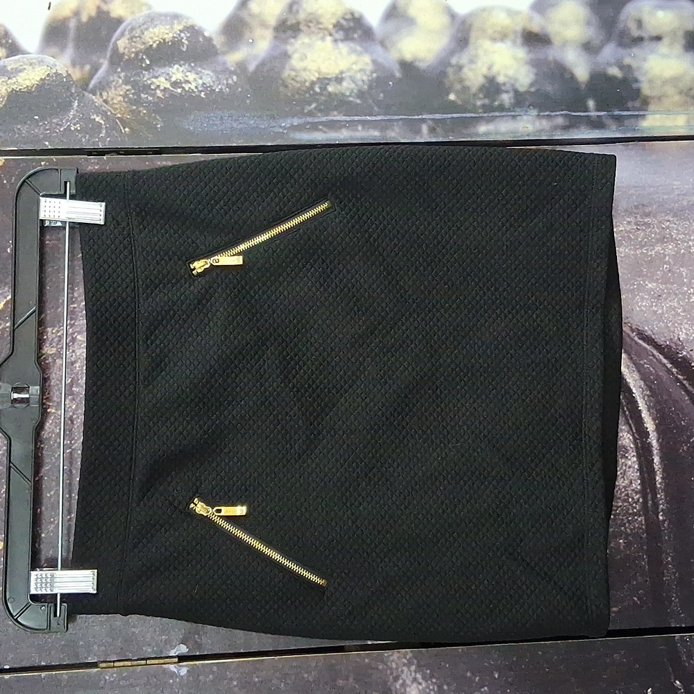 Guess Est. 1981 Black Textured Mini Skirt with Gold Zippers Size S